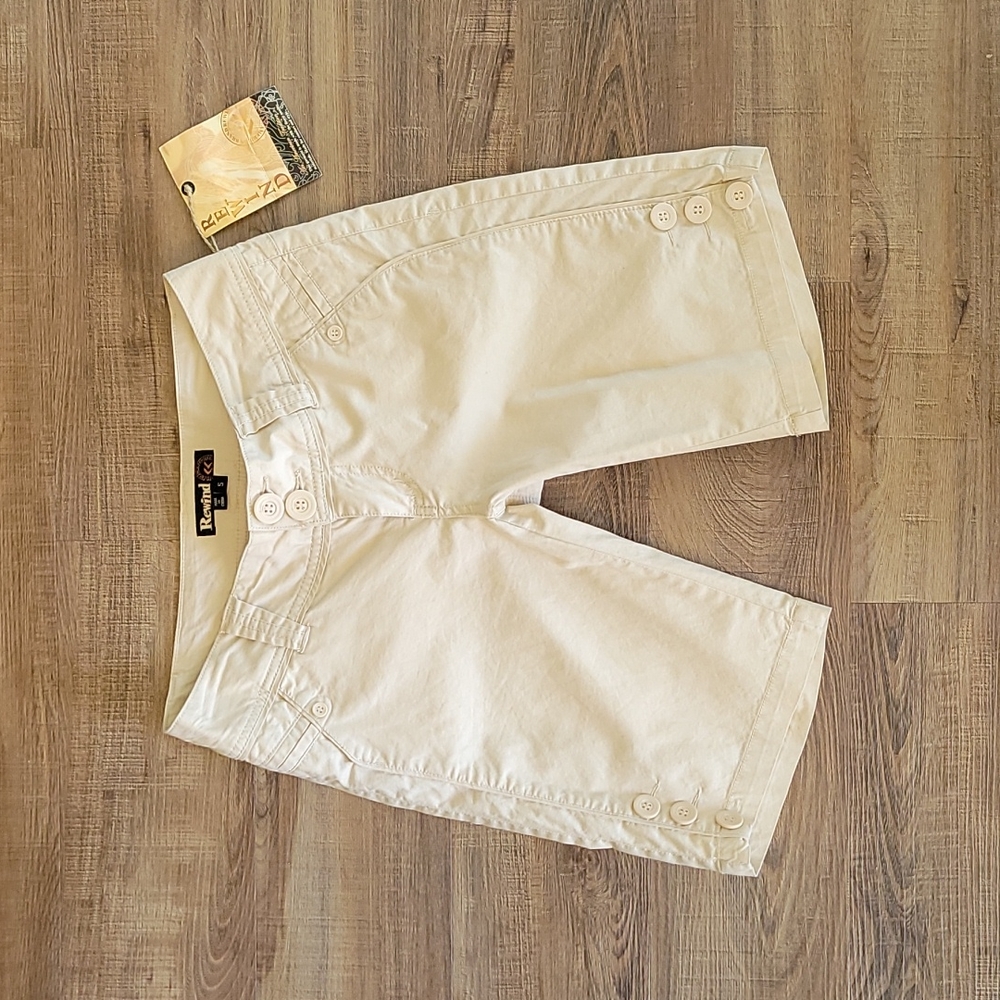 Khaki shorts Size: juniors 5 NWT